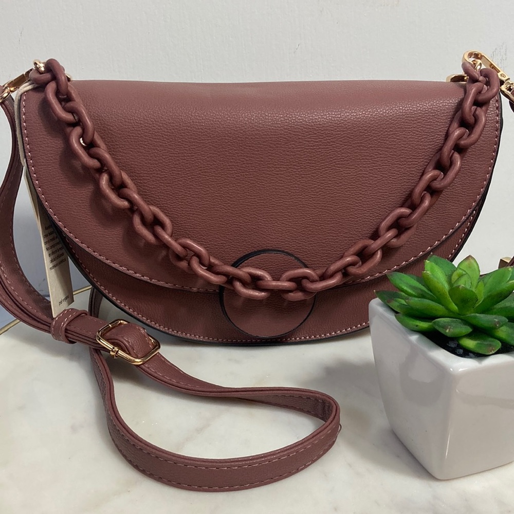 Half moon saddle chain crossbody bag